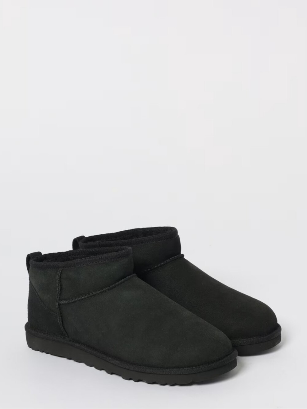 UGG
Classic Ultra Mini Suede Ankle Boot UGG SIZE 9